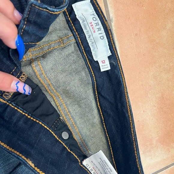 Shorts - Picture 3 of 4